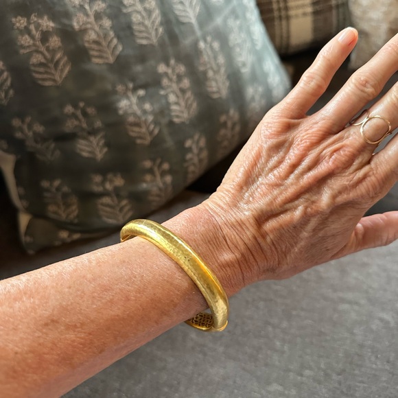 Julie Vos Antonia Gold Bangle Hinge Bracelet - Picture 8 of 8